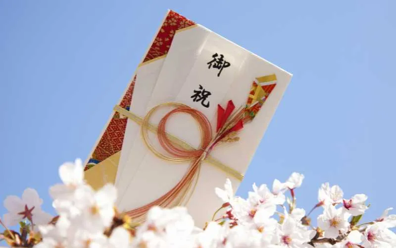 卒業祝い・就職祝いはどっちを贈るべき？マナーや予算相場、おすすめギフトを紹介