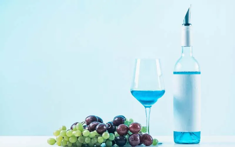 贈り物には幸せを呼ぶ水色ワインがおすすめ!特徴や魅力、人気銘柄も紹介