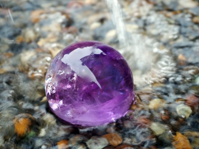 紫色が風水で持つ意味とは？日常でできる効果の高め方をご紹介            