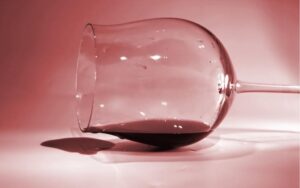 ワインの染み抜き方法を徹底解説！自宅で簡単にできる方法をご紹介