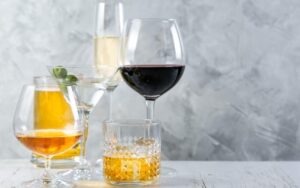 ワインとウィスキーの違いとは？それぞれの特徴や楽しみ方を紹介