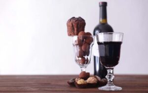 赤ワインに合うお菓子の特徴とは？ペアリング例やおすすめのお菓子を紹介
