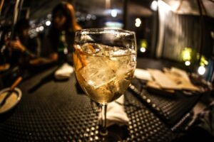 ワインに氷はNG？メリットや美味しく飲むためのポイントを徹底解説！