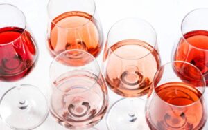 ワインの赤と白を混ぜる混醸法ってなに？ロゼワインの魅力やおすすめワインを紹介