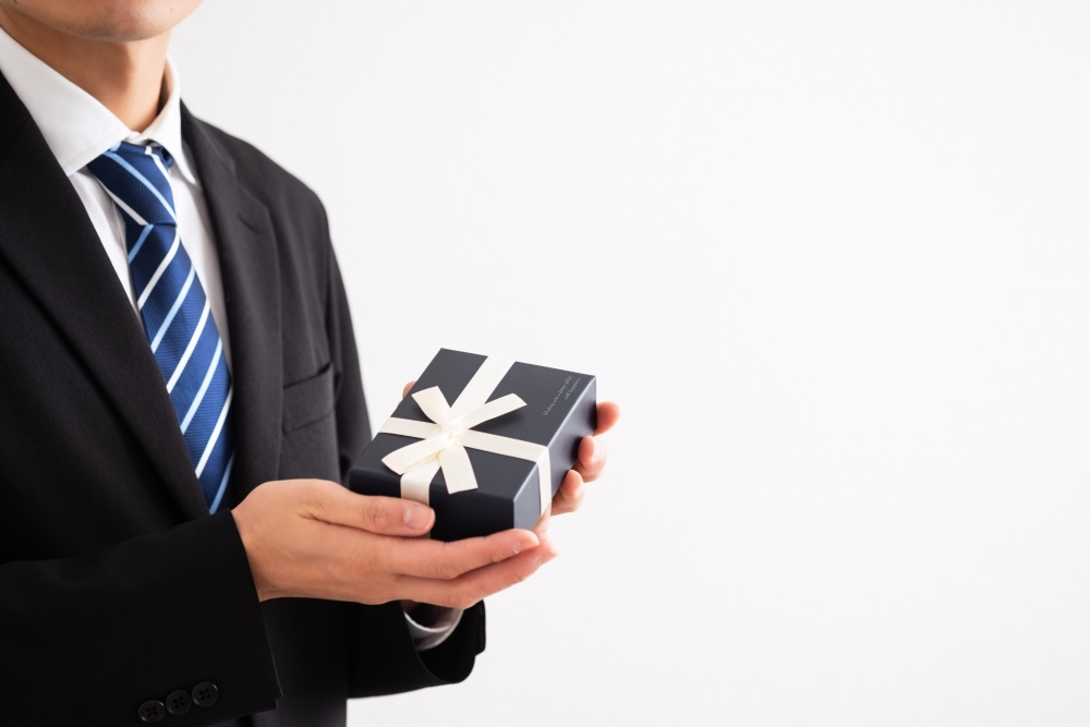 新入社員に会社からお祝いを贈ろう！選び方やおすすめプレゼントを紹介