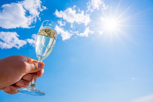 キャンプで贅沢ワインタイム！楽しむコツやおすすめワインをご紹介