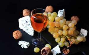 濃厚甘い白ワイン“デザートワイン”を楽しもう！種類やおすすめおつまみも紹介