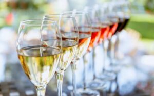 【永久保存版】ワインのイベントや試飲会でのマナーを学ぼう！服装や持ち物を徹底解説